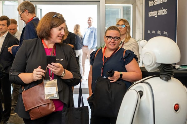 Networking_time_during_Ailleron_Innovation_Forum_2024_fintech_conference_e432236f