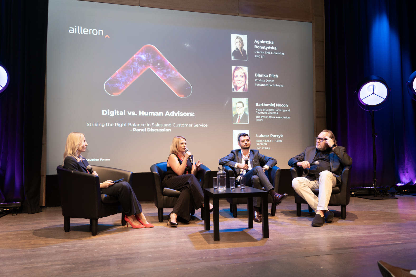 Bartłomiej_Nocoń__Agnieszka_Bonetyńska__Blanka_Pilch_and_Łukasz_Parzyk_speaking_on__Digital_vs__Human_Advisors__Striking_the_Right_Balance_in_Sales_and_Customer_Service___Panel_Discussion_