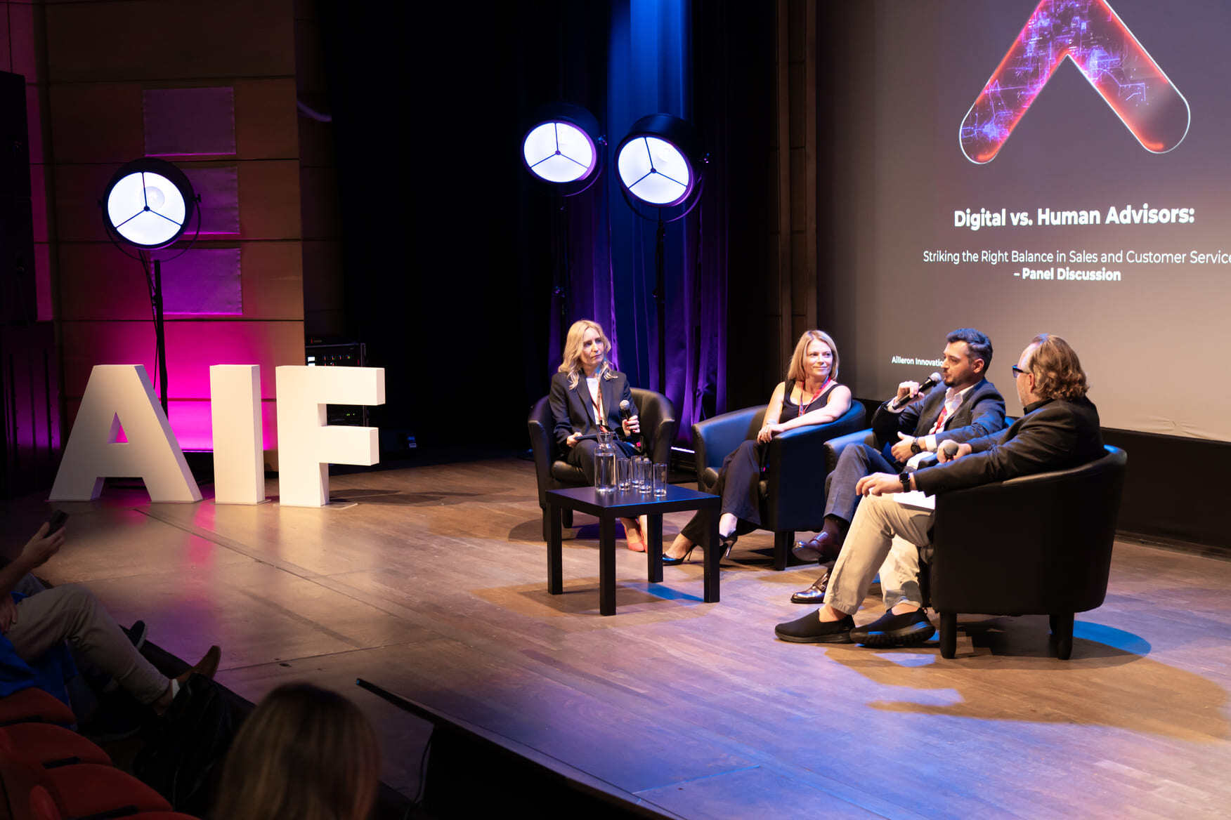 Bartłomiej_Nocoń__Agnieszka_Bonetyńska__Blanka_Pilch_and_Łukasz_Parzyk_speaking_on__Digital_vs__Human_Advisors__Striking_the_Right_Balance_in_Sales_and_Customer_Service___Panel_Discussion__fa8d842d
