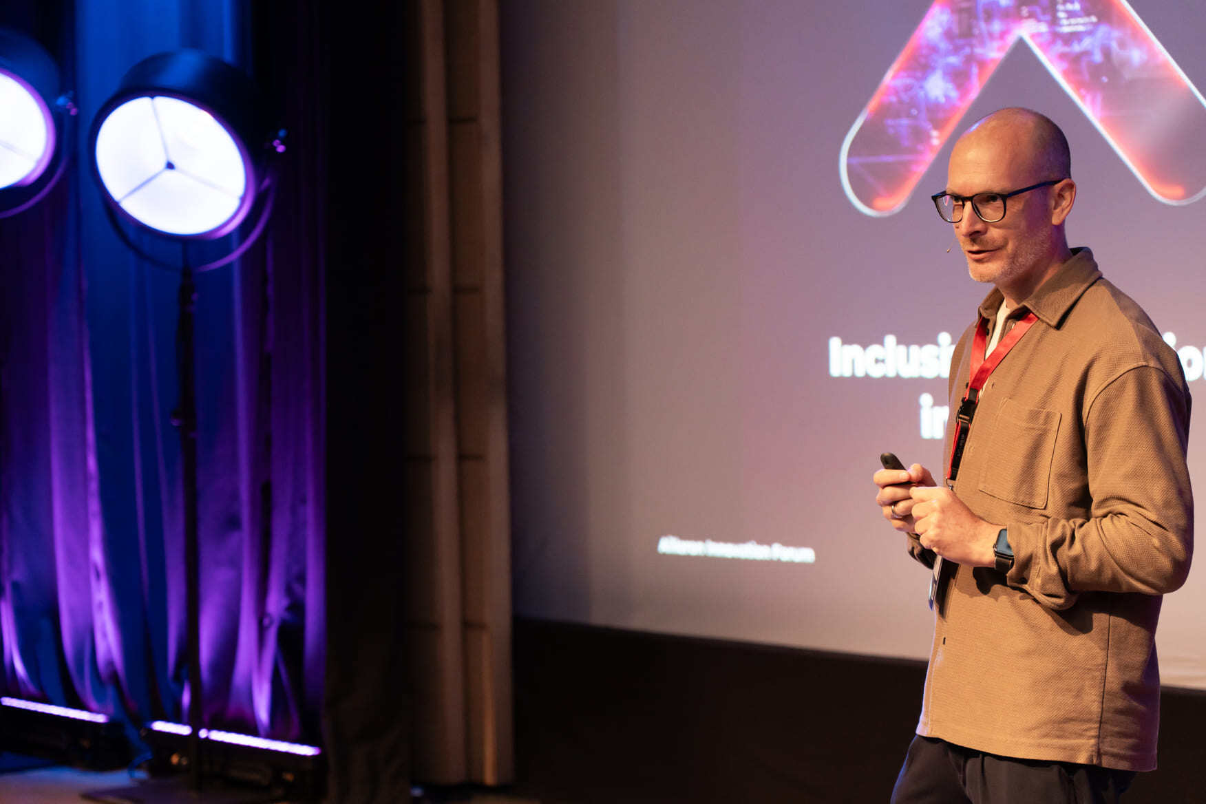 Daniel_De_La_Fuente__Service_Design_Lead_at_George_Labs__speaking_on__Inclusive_Innovation_in_Finance__during_Ailleron_Innovation_Forum_2024_fintech_conference