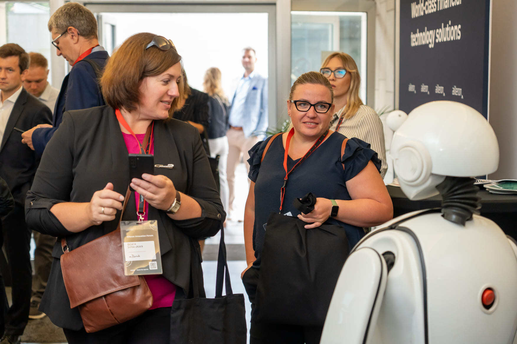 Networking_time_during_Ailleron_Innovation_Forum_2024_fintech_conference_e432236f