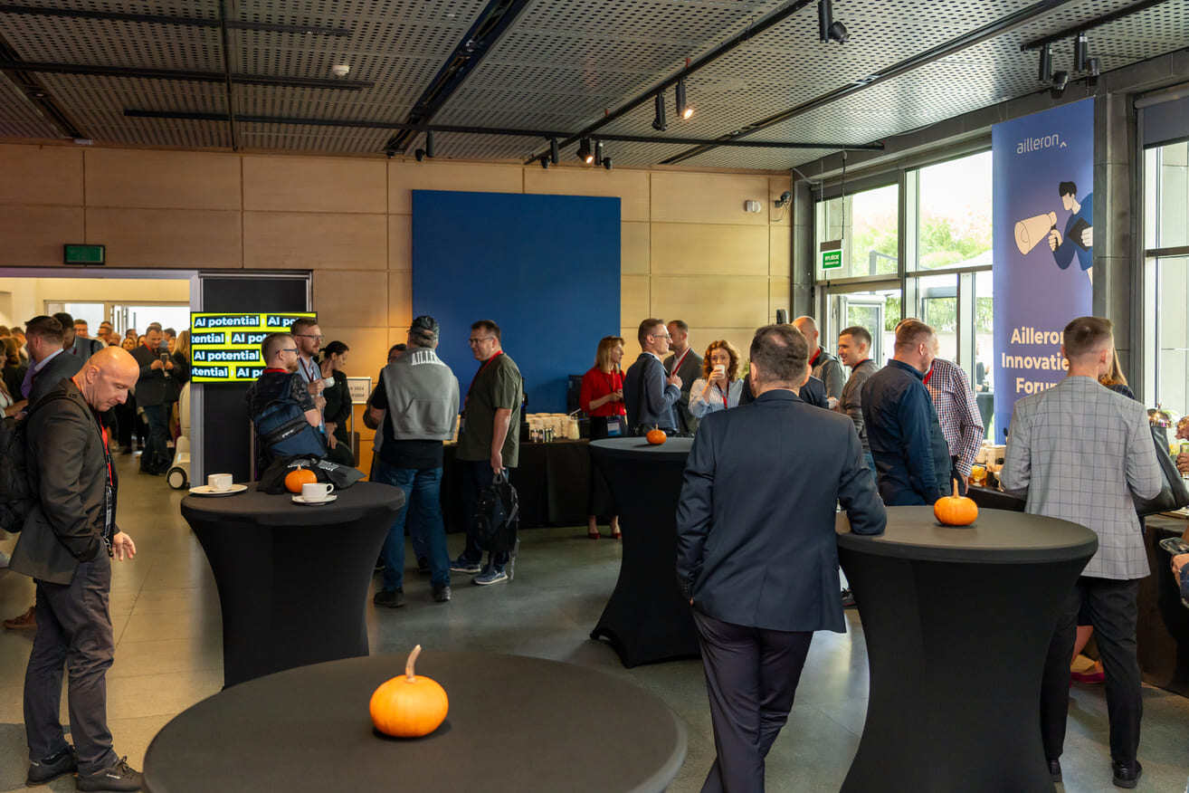 Networking_time_during_Ailleron_Innovation_Forum_2024_fintech_conference_ed529a77